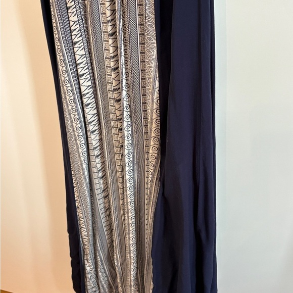 Carmen Marc Valvo Halter Maxi in Navy & Ivory. - Picture 4 of 8